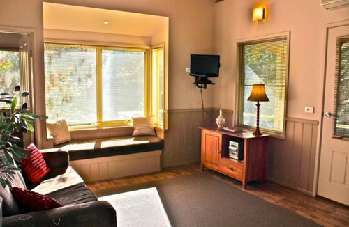 Harrietville House | Autumn Leaf Cottage 1