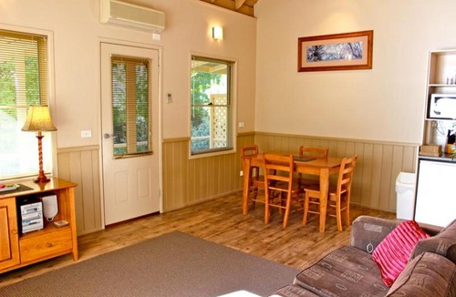 Harrietville House | Autumn Leaf Cottage 1