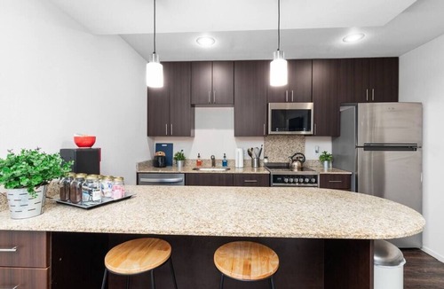 Prairie Village Apartment | Autumn Seas 1 BR Free parking Wi-Fi and Gym access