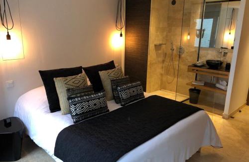 Portbail Hotel | Aux 13 Arches-Logis Hôtel Restaurant