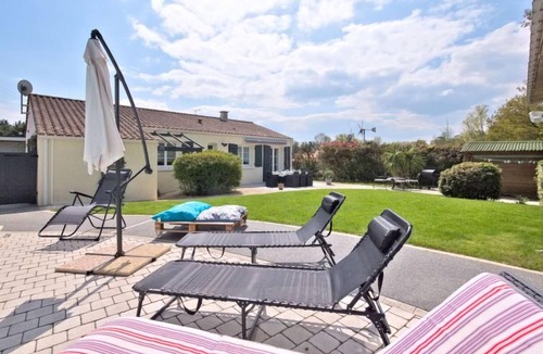 Moutiers-les-Mauxfaits House | Aux 3 Cépages by Interhome