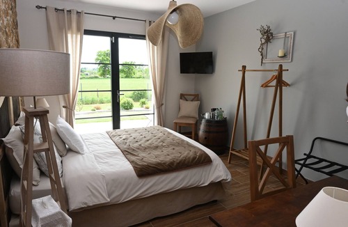 Bizeneuille House | Aux 3 Forets
