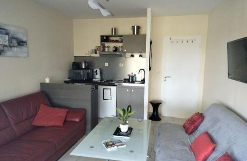 Saint-Georges-sur-Moulon House | Aux 3 pommes