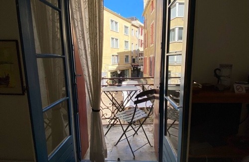 Centre Historique Apartment | Aux 4 Fontaines - Dreizimmerwohnung Mitten im Historischen Zentrum von Narbonne