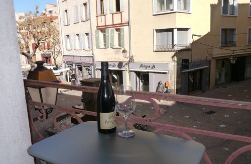 Centre Historique Apartment | Aux 4 Fontaines - Dreizimmerwohnung Mitten im Historischen Zentrum von Narbonne
