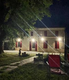 Les Artigues-de-Lussac Bed & Breakfast | Aux abris des vents d'anges