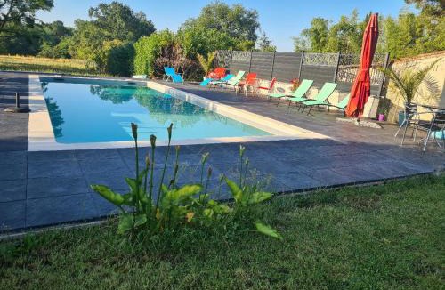 Les Artigues-de-Lussac Bed & Breakfast | Aux abris des vents d'anges