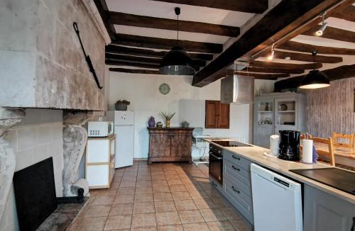 Braye-Sous-Faye House | Aux Acacias