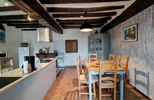 Braye-Sous-Faye House | Aux Acacias