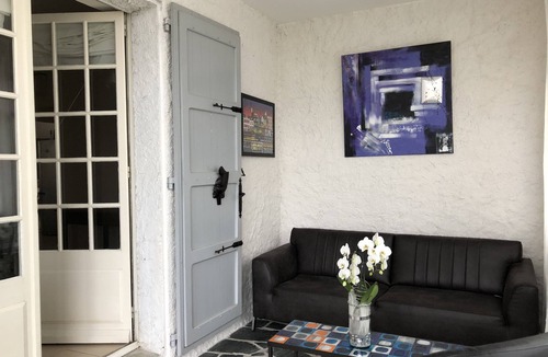 Caux-et-Sauzens Bed & Breakfast | Aux Belles Vacances- Adult Only