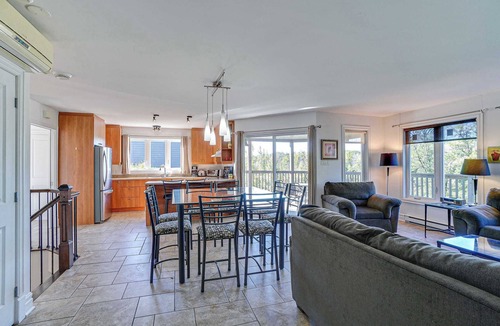 Prevost Ski Chalet | Aux Berges de la Rivière-du-Nord (Jaune)