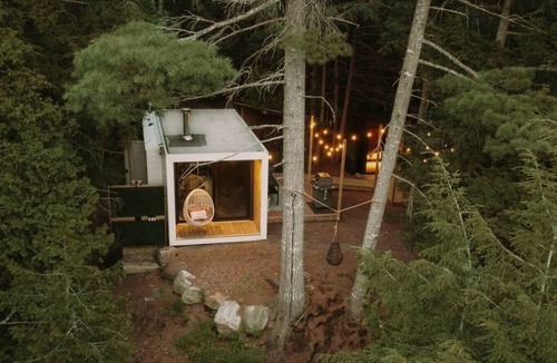 Huntsville Cabin | Aux Box Muskoka- Modern bunkie with Hot Tub
