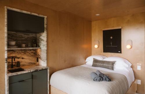 Huntsville House | Aux Box Muskoka Modern Muskoka Bunkie