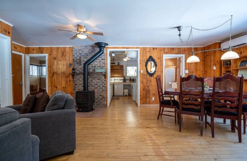 Sainte-Emelie House | Aux Grands Pins|Beach & Kayaks |HotTub |Playground