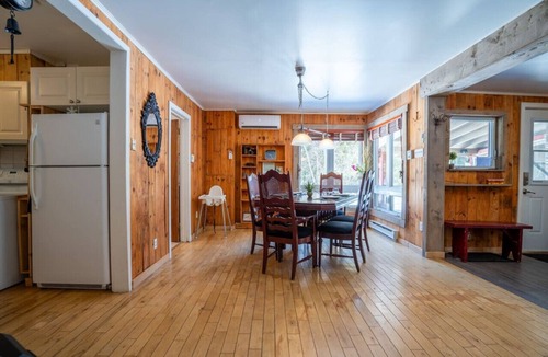 Sainte-Emelie House | Aux Grands Pins|Beach & Kayaks |HotTub |Playground