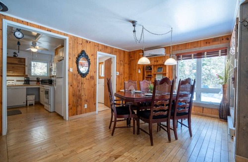 Sainte-Emelie House | Aux Grands Pins|Beach & Kayaks |HotTub |Playground