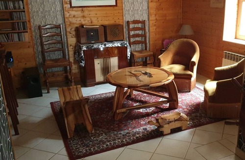 Jujurieux House | Aux Chambres Sussuriennes