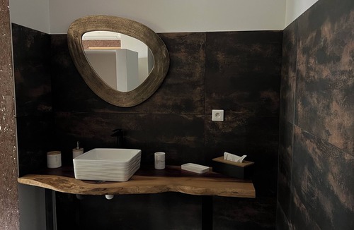 Leval House | Aux Deux Tours