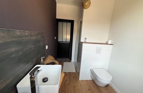 Leval House | Aux Deux Tours