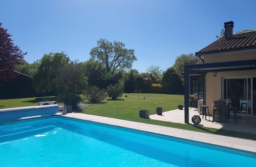 Bressols House | Aux Portes de Montauban, Maison Avec Jardin, Piscine et Jacuzzi