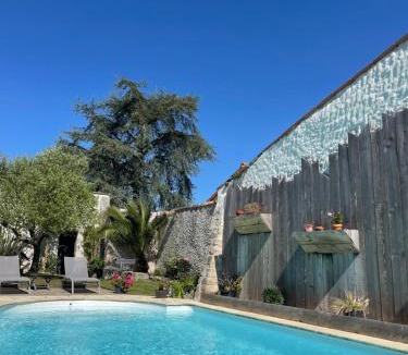 Saint-Just-Luzac House | Aux portes des iles