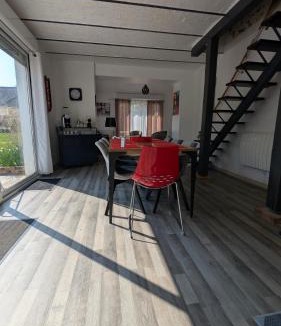 Blandy Apartment | Aux portes du châteaux - spacieux et authentique