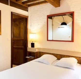 Sourzy Bed & Breakfast | Aux Prisons de Montagny