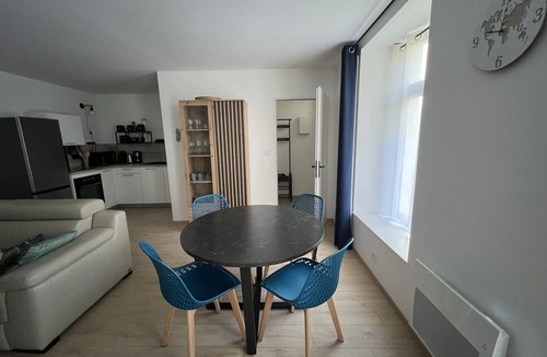 Ville Haute Apartment | Aux remparts de la vieille ville - 4p WIFI