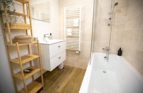 Tremblay-les-Villages Apartment | Aux Roses et aux Poutres