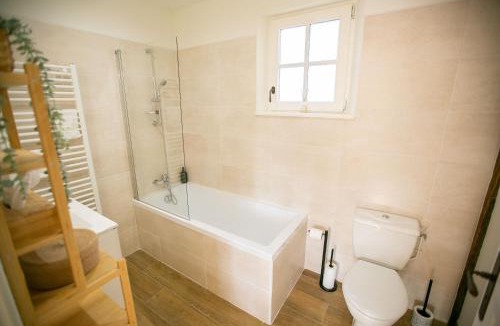 Tremblay-les-Villages Apartment | Aux Roses et aux Poutres