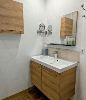 Villy-le-Moutier House | Aux Roses Rouges