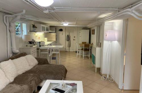 Auxerre Apartment | Aux temps modernes