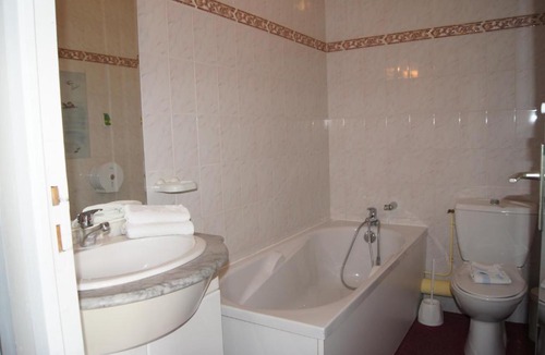 Le Crotoy Hotel | Aux Trois Jean