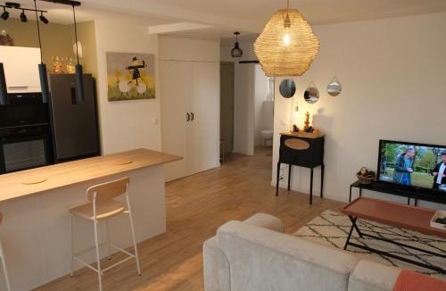 Saint-Leu Apartment | Aux Trompettes Violettes