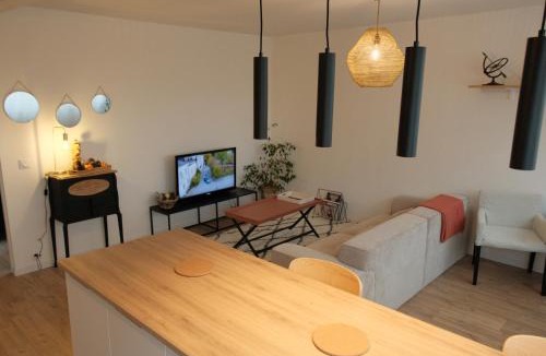 Saint-Leu Apartment | Aux Trompettes Violettes