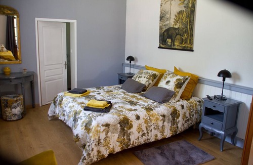 Noaillan Bed & Breakfast | Aux Tuileries" bed and breakfast