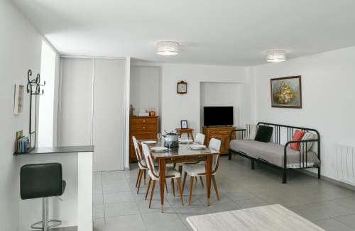 Chignin Apartment | Aux Volets Bleus - Wifi Parking