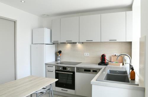 Chignin Apartment | Aux Volets Bleus - Wifi Parking