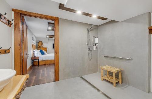 Laval Hotel | auxportesdesMilleIles