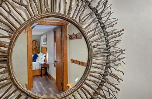 Laval Hotel | auxportesdesMilleIles