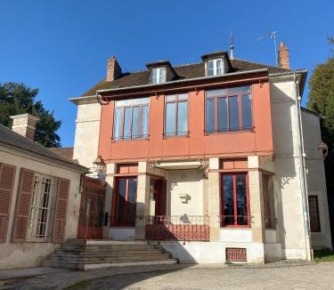 Auxerre Hostel | AuxR Etape La Maison du Randonneur