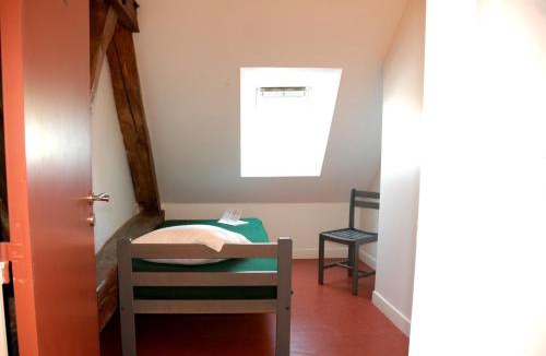 Auxerre Hostel | AuxR Etape La Maison du Randonneur