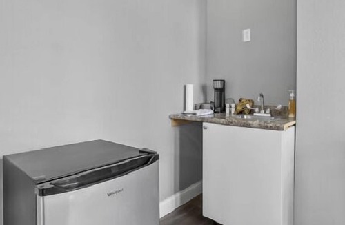 Arcadia House | AV Bungalows #9B