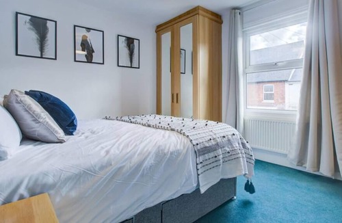 Reading House | AV Stays Modern Central Reading 4 Bed House