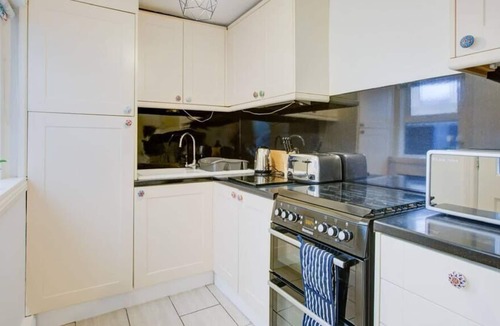 Reading House | AV Stays Modern Central Reading 4 Bed House