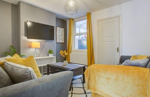 Reading House | AV Stays Modern Central Reading 4 Bed House