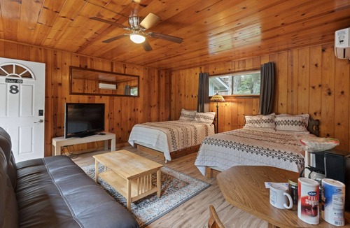 Boulder Creek Hotel | Ava - Room Masoods Lodge