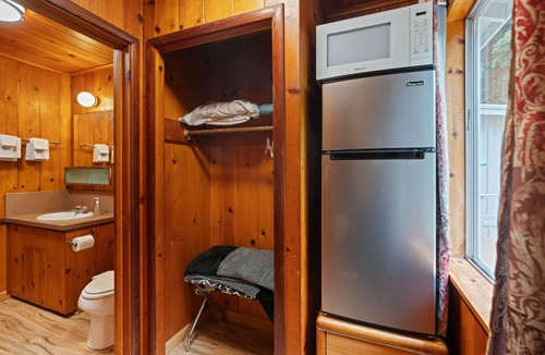 Boulder Creek Hotel | Ava - Room Masoods Lodge