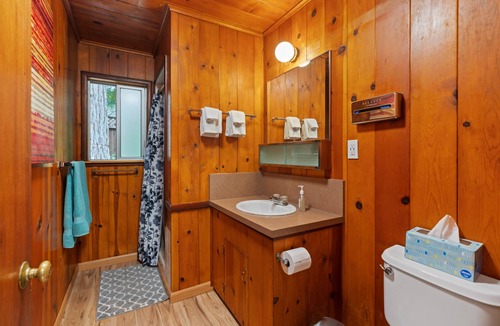 Boulder Creek Hotel | Ava - Room Masoods Lodge