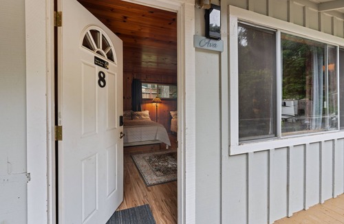 Boulder Creek Hotel | Ava - Room Masoods Lodge